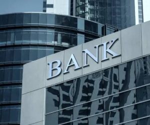 Les actions offrent un potentiel de croissance à long terme et de revenus de dividendes en investissant dans des entreprises qui créent de la valeur au fil du temps, mais elles comportent également un risque important en raison de la volatilité des marchés, des cycles économiques et des événements propres à chaque entreprise ; l'essentiel est d'investir avec une stratégie claire, une diversification appropriée et uniquement avec un capital qui ne compromettra pas votre stabilité financière.