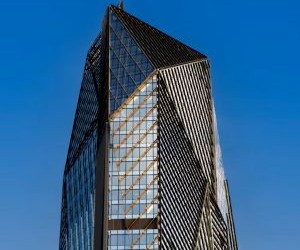 Le Forex offre la possibilité de profiter des fluctuations des devises mondiales sur un marché très liquide qui fonctionne 24 heures sur 24, mais c'est aussi un secteur à haut risque en raison de l'effet de levier, de la forte volatilité et de l'impact des actualités macroéconomiques ; la clé est de trader avec une stratégie claire, une gestion stricte des risques et uniquement avec un capital que vous pouvez vous permettre de perdre sans affecter votre stabilité financière.