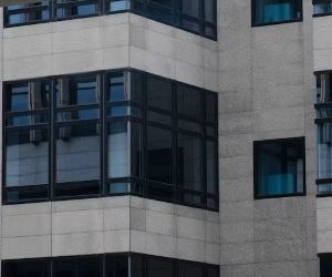 Les actions offrent un potentiel de croissance à long terme et de revenus de dividendes en investissant dans des entreprises qui créent de la valeur au fil du temps, mais elles comportent également un risque important en raison de la volatilité des marchés, des cycles économiques et des événements propres à chaque entreprise ; l'essentiel est d'investir avec une stratégie claire, une diversification appropriée et uniquement avec un capital qui ne compromettra pas votre stabilité financière.